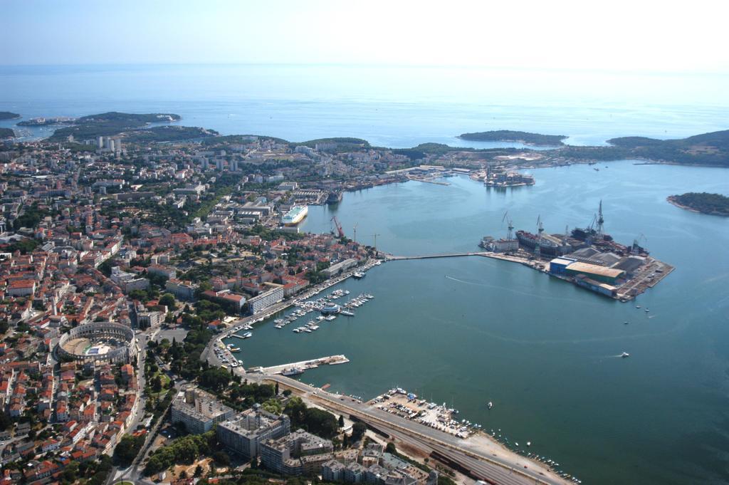 Amfora Deluxe Studio Pula Bagian luar foto