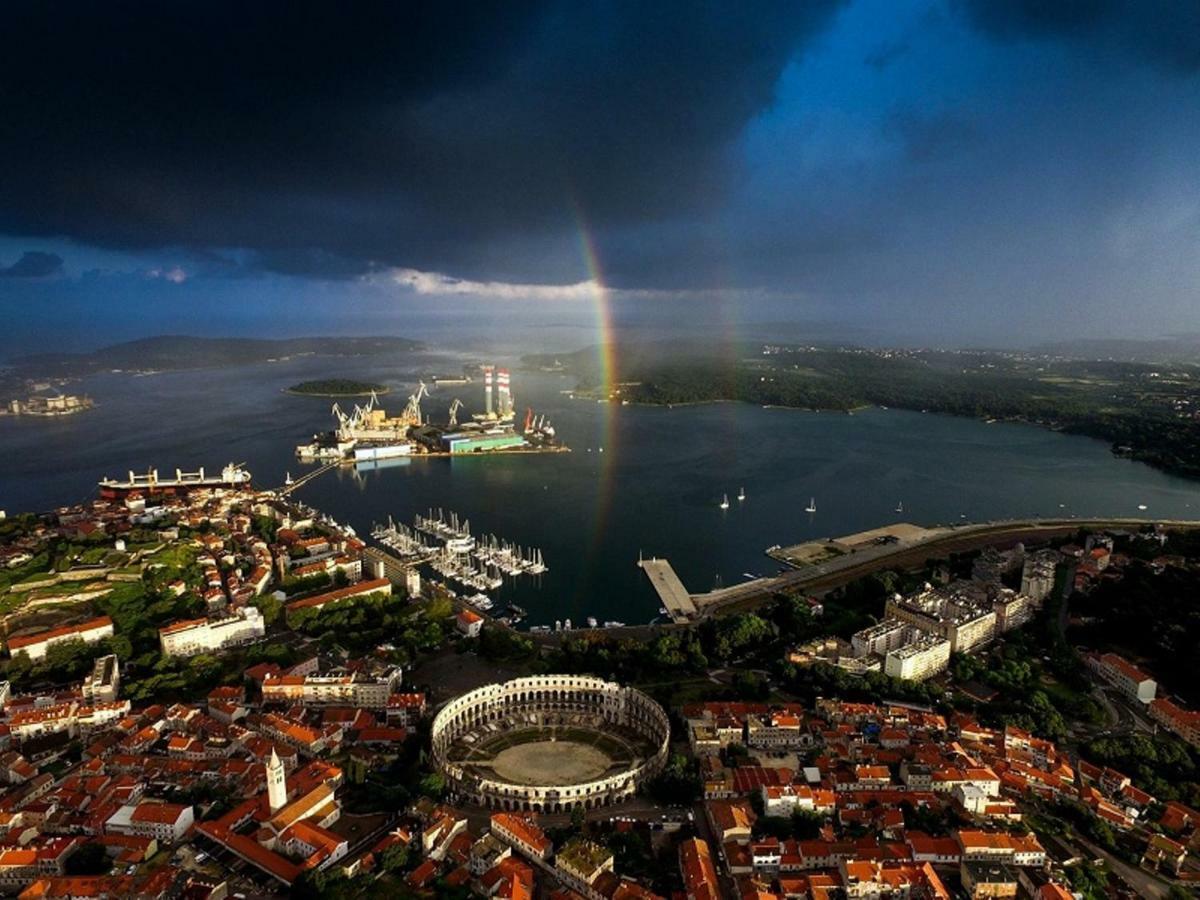 Amfora Deluxe Studio Pula Bagian luar foto