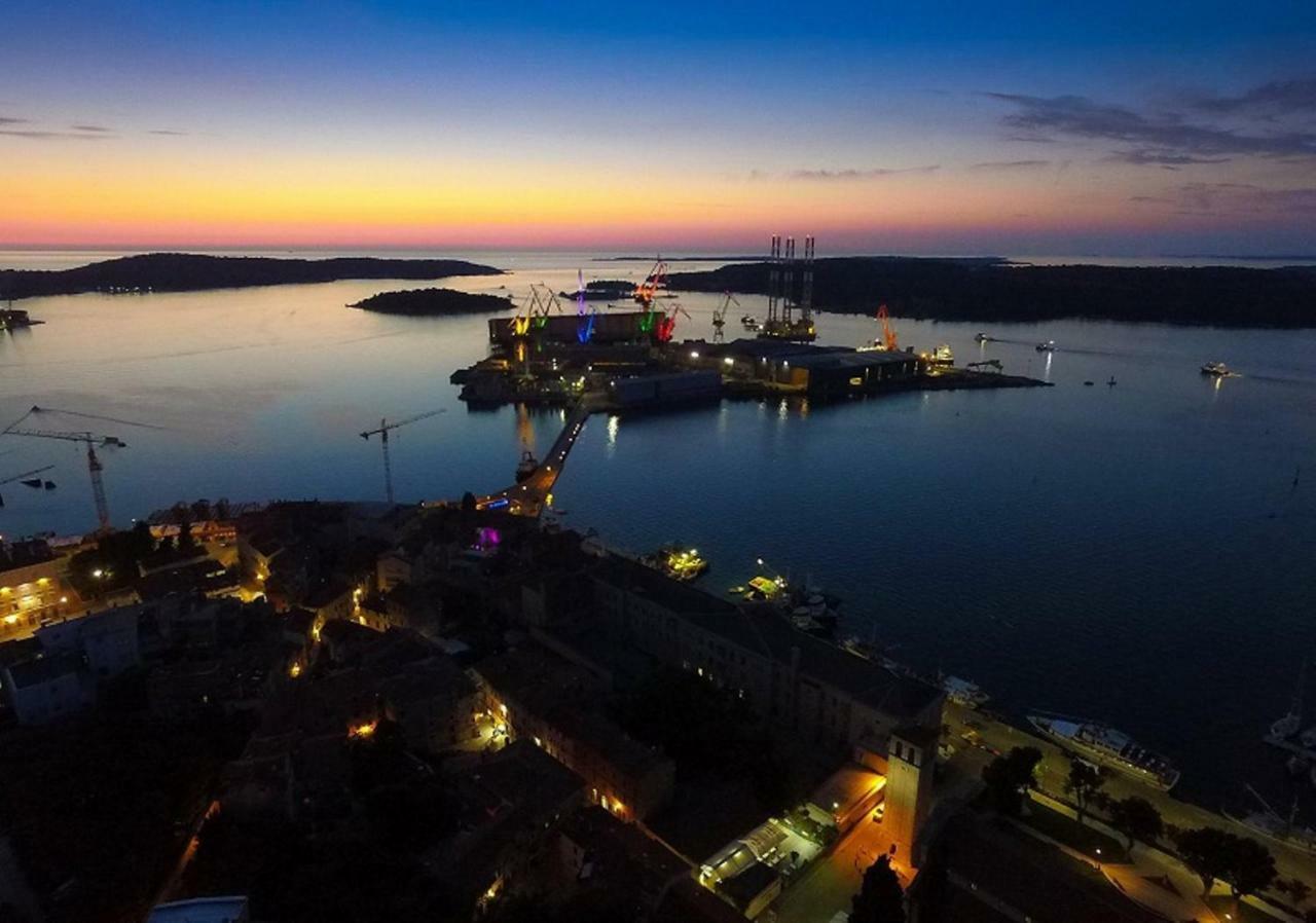 Amfora Deluxe Studio Pula Bagian luar foto