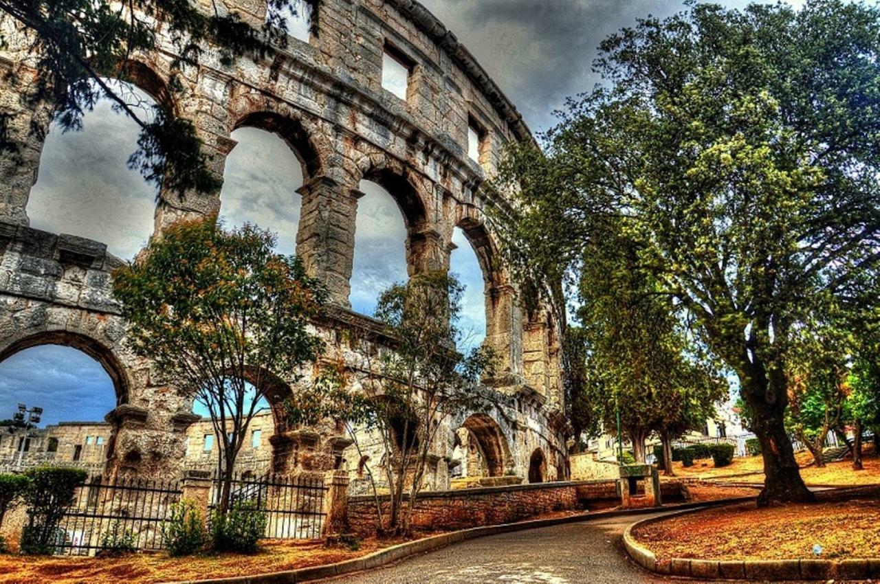 Amfora Deluxe Studio Pula Bagian luar foto